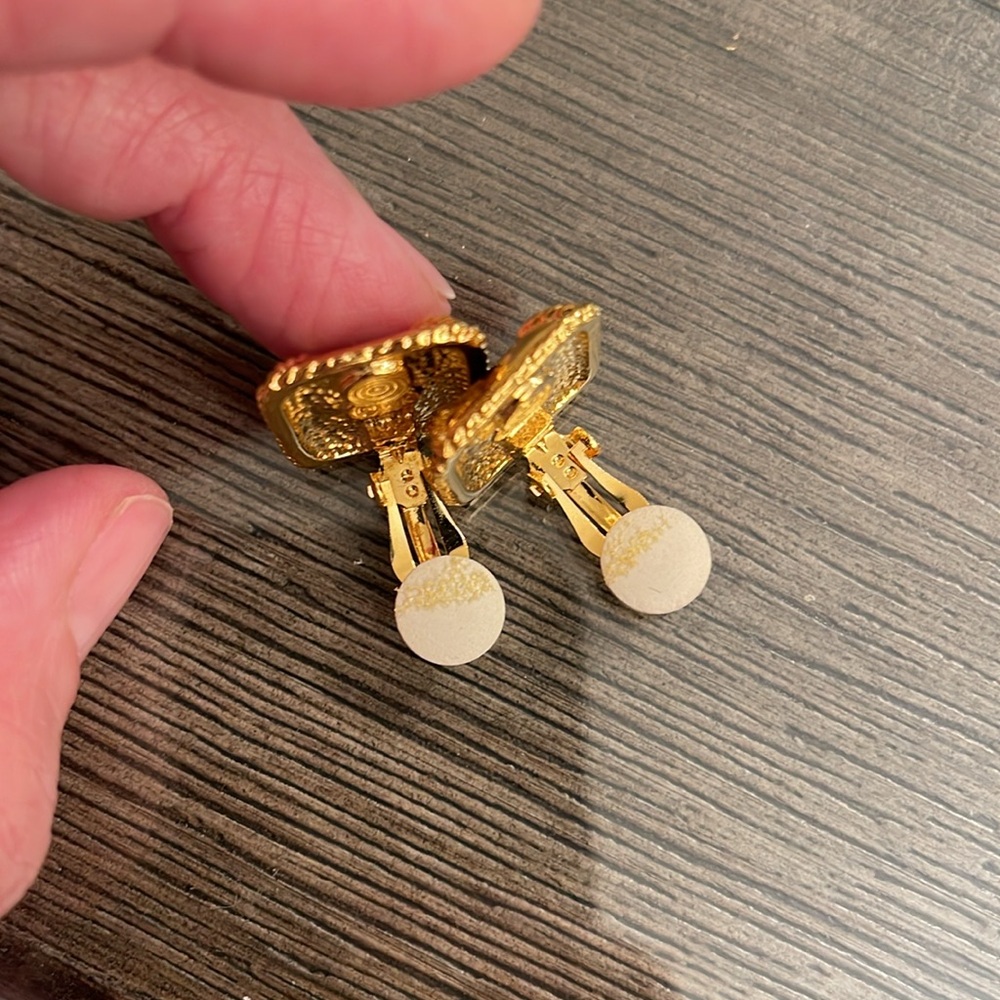 Vintage Anne Klein II Square Enamel Clip Earrings - Picture 6 of 13